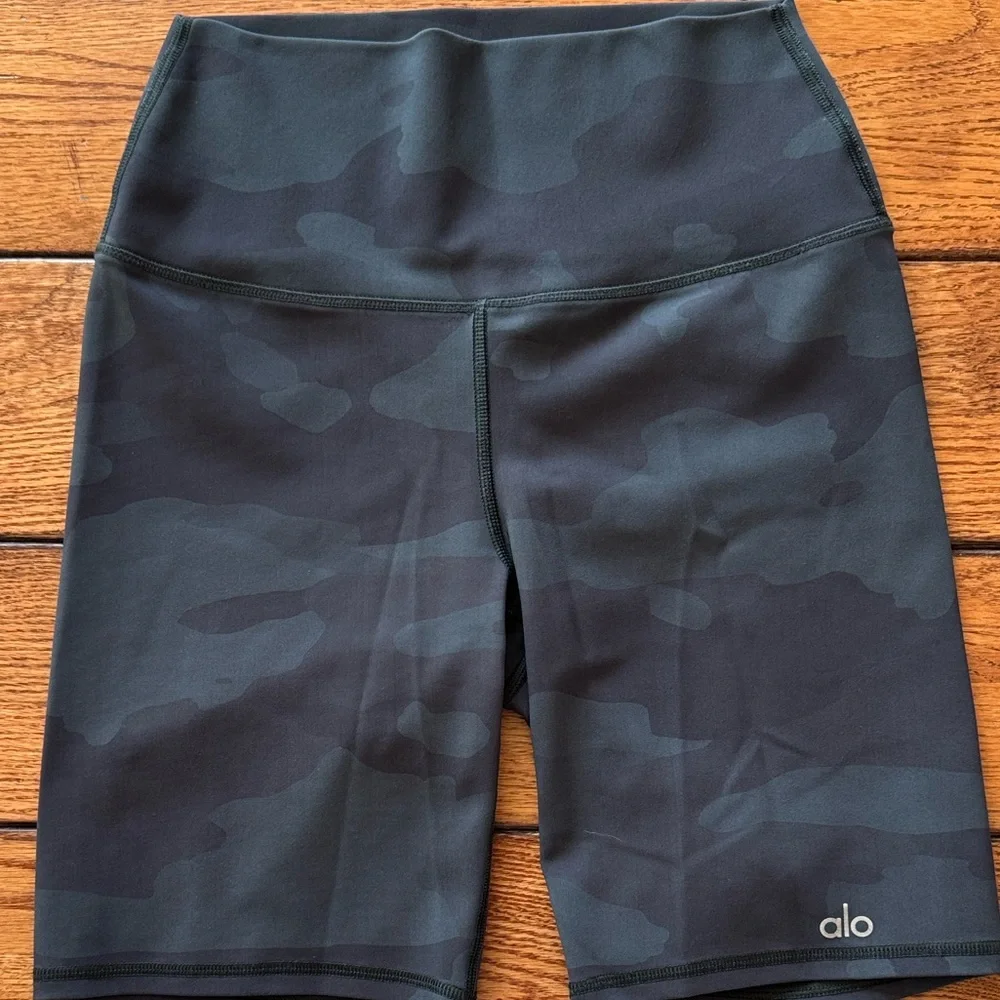 ALO‎ Yoga Vapor Camouflage High Waist Biker Shorts Black Sz Small Workout Gym